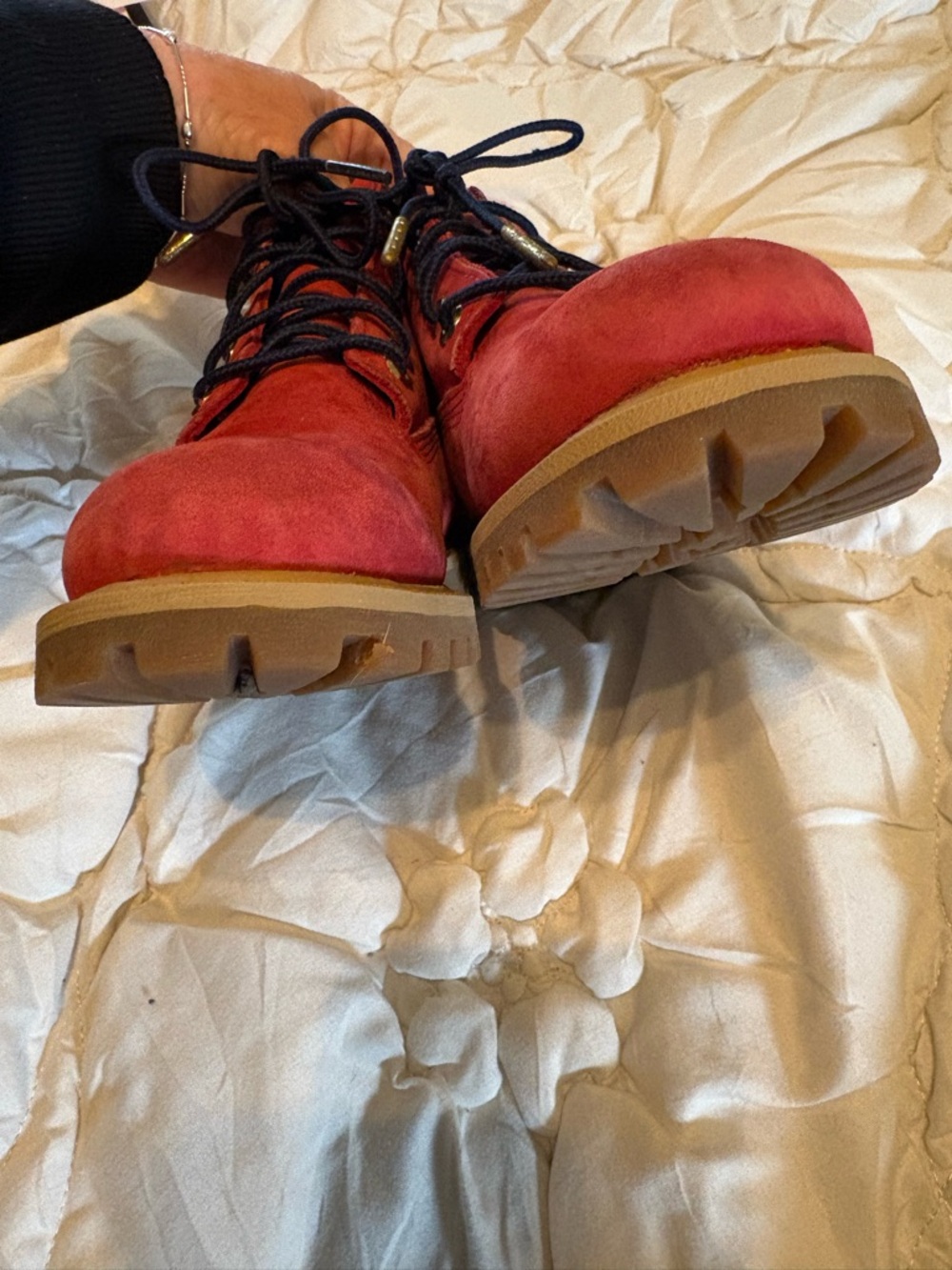 Timberland Red Suede Kids' Boots with Blue Laces - Picture 3 of 13